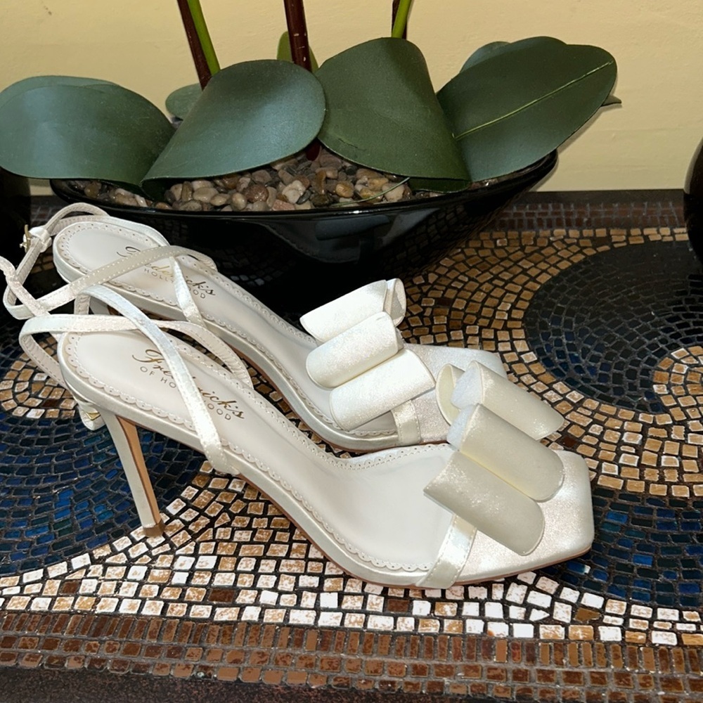 Fredrick’s of Hollywood Julienne Bow Ivory Open Toe Ankle Strap Stiletto Heels 9 - Picture 2 of 16